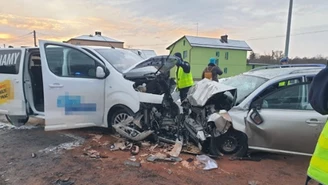 Zderzenie busa i osobówki na trasie Racibórz-Rybnik. 10 osób rannych