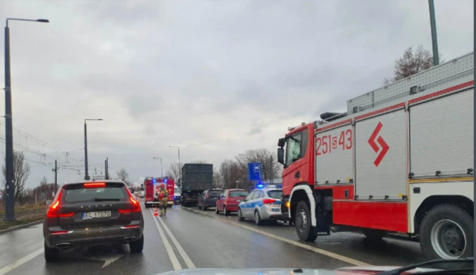 Wypadek w Częstochowie. Ciężarówka przez kilkadziesiąt metrów ciągnęła pieszego