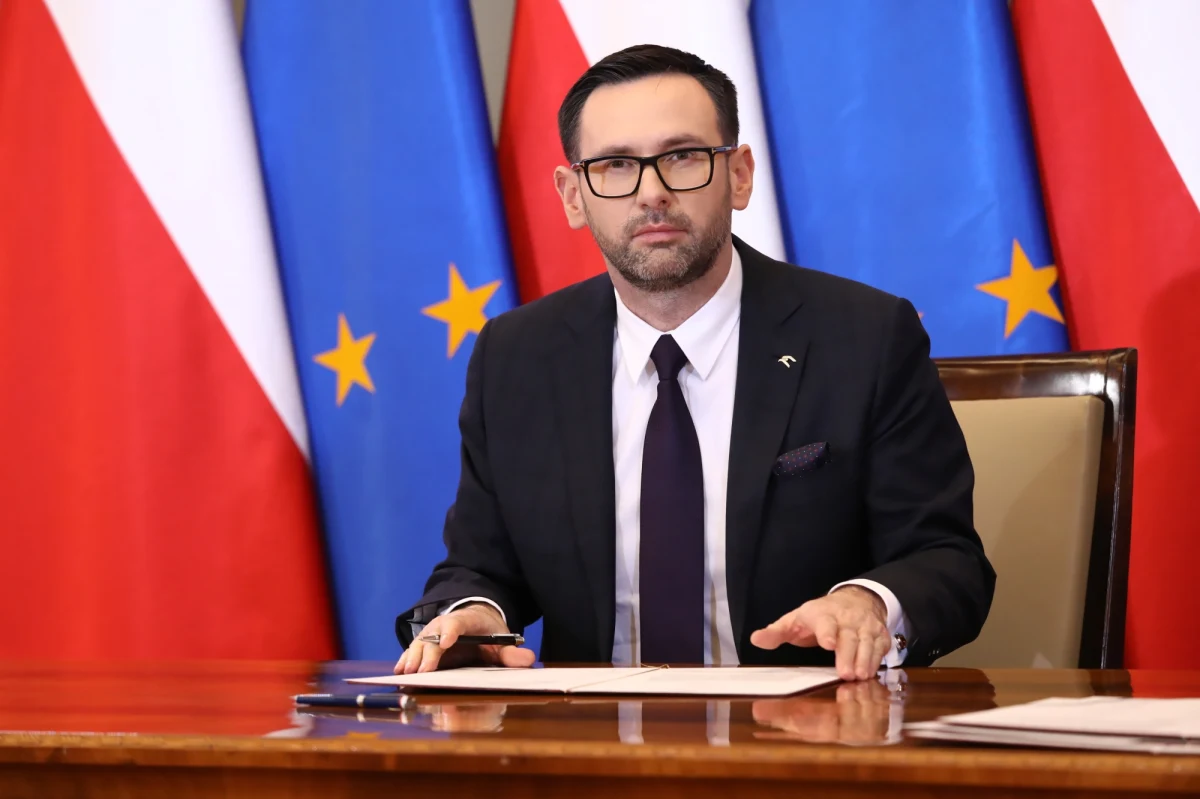 PKN Orlen jest przygotowany do całkowitej rezygnacji z rosyjskiej ropy, jeżeli będą wprowadzone kolejne sankcje na jej import - zapewnia spółka. Zerwaliśmy z uzależnieniem od rosyjskiego surowca; obecnie 10 proc. rosyjskiej ropy trafia do rafinerii Grupy – wskazał prezes Orlenu Daniel Obajtek.