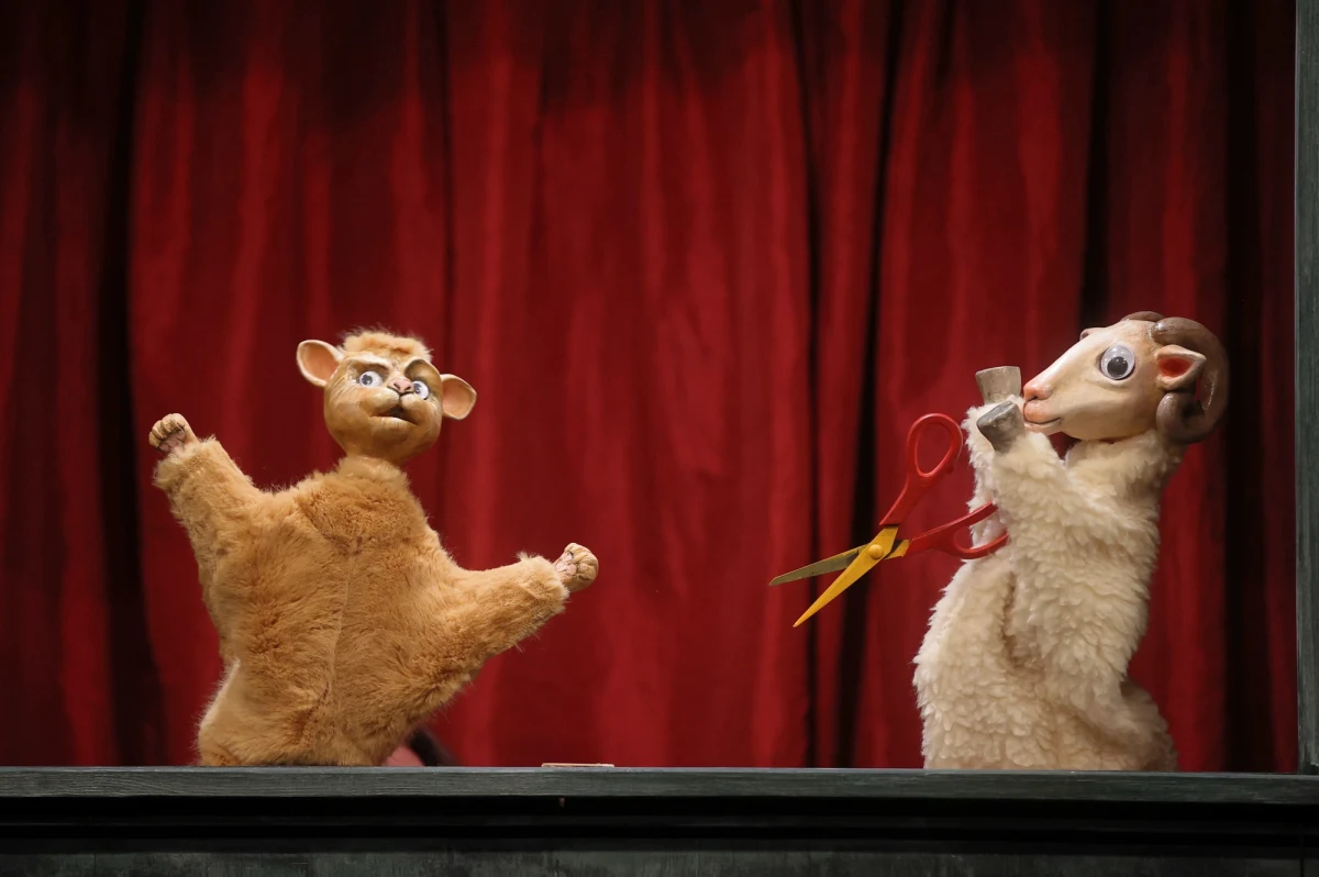 Komisja konkursowa prowadzi rozmowy z kandydatami na dyrektora Teatru Groteska w Krakowie. Po ich zakończeniu wskaże najlepszego z nich. Rekomendacja trafi do prezydenta Krakowa Jacka Majchrowskiego, który podejmie ostateczną decyzję. 

