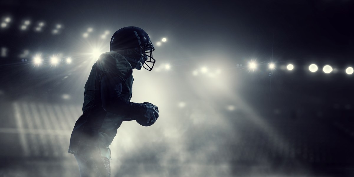 Josh Sills, ofensywny liniowy Philadelphia Eagles, został oskarżony o gwałt i porwanie. Jego drużyna wkrótce zagra o Super Bowl. Cztery dni po najważniejszym meczu sezonu Sills ma się stawić w sądzie.