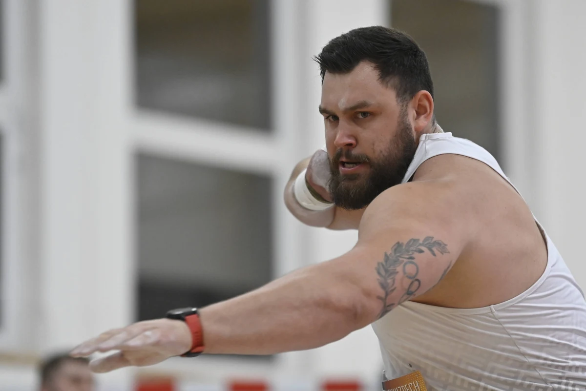 Konrad Bukowiecki kulomiot, który w swoim dorobku ma m.in.: srebro mistrzostw Europy i złoto mistrzostw Europy w hali, rozpoczął tegoroczny sezon halowy. Polak pierwszego startu na mityngu w Czechach w ubiegły weekend nie zalicza jednak do bardzo udanych. "Szału nie ma, ale wstydu też nie. Rzuciłem ponad 20 metrów. Czekam na następne starty, kiedy już trochę odpocznę po zgrupowaniu" - przyznaje Konrad Bukowiecki, z którym o najbliższych startach, pracy na siłowni, a także zdrowiu i kontuzjach rozmawiał Wojciech Marczyk z redakcji sportowej RMF FM. 