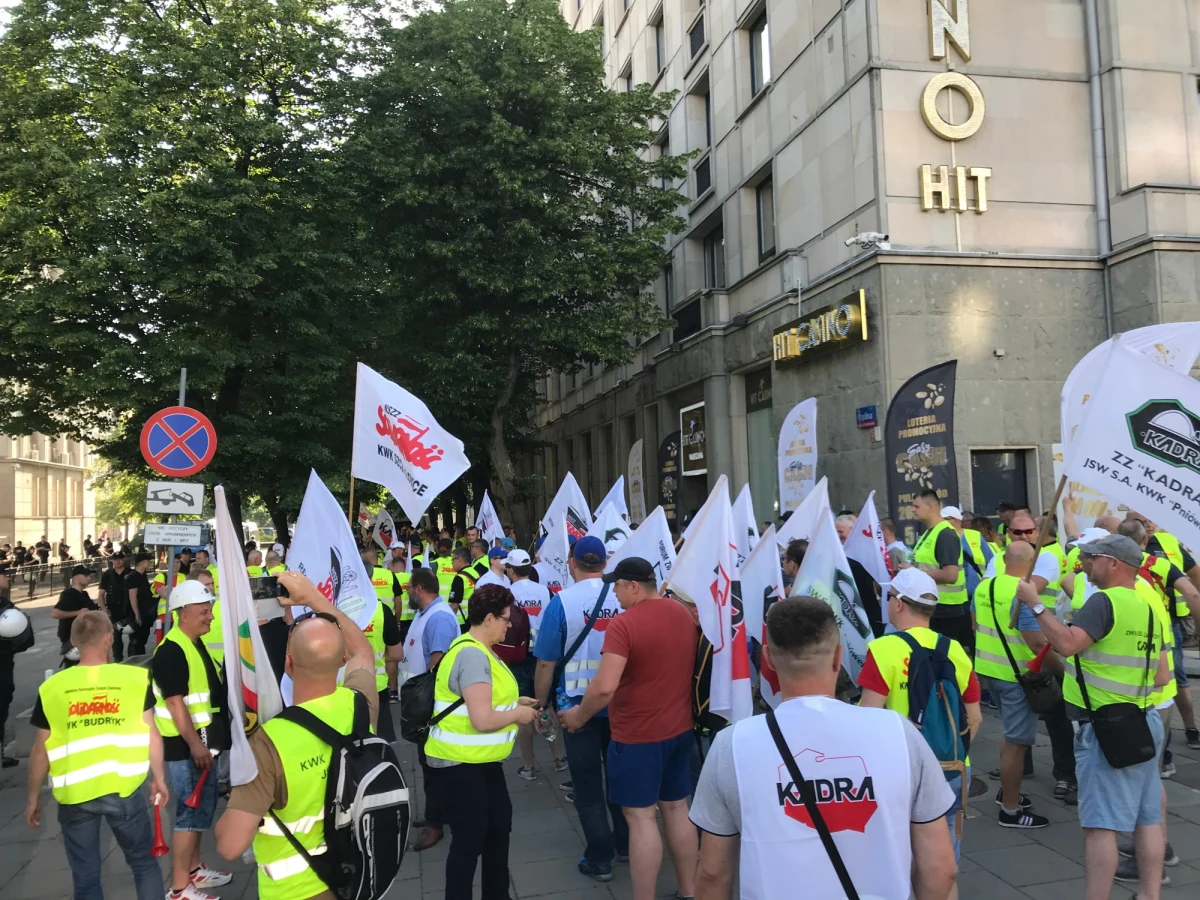 Bez porozumienia zakończyła się w czwartek kolejna tura mediacji płacowych w Jastrzębskiej Spółce Węglowej. Związki podtrzymały postulat 25-proc. podwyżki płac; zarząd spółki zaproponował podwyżkę o 12 proc. i możliwy powrót do rozmów w drugim półroczu. 10 lutego związki mają manifestować w Warszawie.
