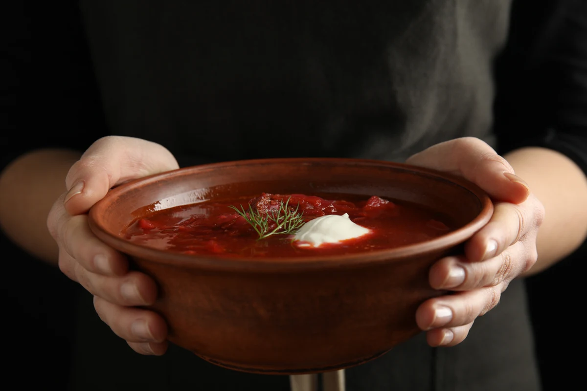 Kryterium dochodowe wzrosło do 1200 złotych na osobę w rodzinie - to zonacza, że więcej dzieci będzie mogło skorzystać z darmowych, ciepłych posiłków w szkołach i przedszkolach. W ubiegłym roku w Łodzi takie bezpłatne obiady jadło niemal 2 tysiące przedszkolaków i uczniów.