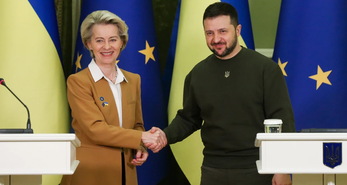 ​W 2023 r. wszelkie przeszkody na drodze do negocjacji o członkostwie Ukrainy w UE powinny być usunięte - oświadczył w czwartek prezydent tego kraju Wołodymyr Zełenski na wspólnym posiedzeniu ukraińskiego rządu i Komisji Europejskiej w Kijowie. "Robicie ogromne postępy" - powiedziała szefowa KE Ursula von der Leyen i zapowiedziała, że Unia planuje nałożenie nowych sankcji na Rosję jeszcze przed 24 lutego. 