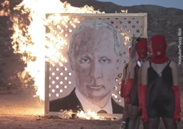 Palą portret Putina i zbierają jego "prochy". Nowy performance Pussy Riot