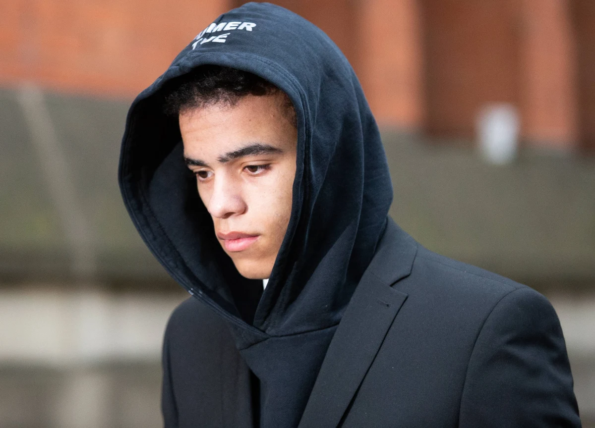 Brytyjska ​Koronna Służba Prokuratorska poinformowała, że umorzone zostało postępowanie sądowe przeciwko piłkarzowi Manchesteru United Masonowi Greenwoodowi. 21-latek był oskarżony między innymi o usiłowanie gwałtu i napaść na kobietę.