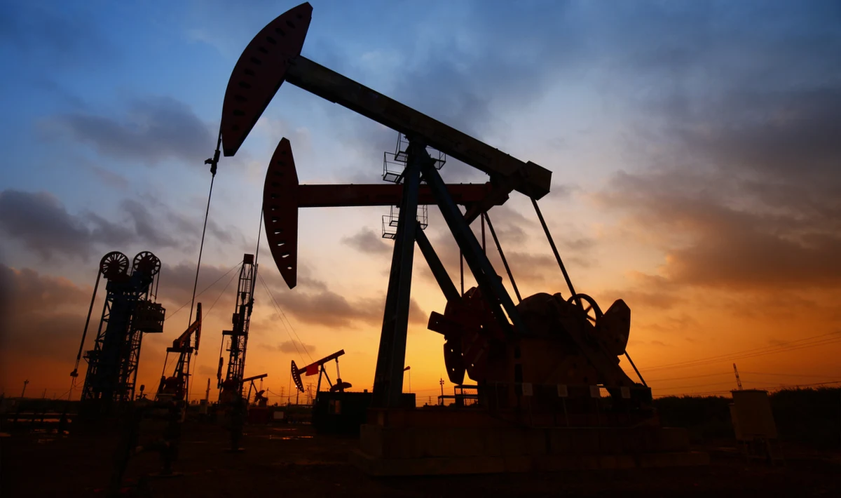 Dodatkowe podatki od nadmiarowych zysków nie działają. W czasie, gdy wielu ludziom brakuje pieniędzy na ogrzewanie i paliwo, kolejne koncerny naftowe ujawniają wyniki finansowe. Wynika z nich, że ich udziałowcy i prezesi mogliby... palić w piecach pieniędzmi. Wraz z nadejściem okresu publikacji wyników za 2022 rok, okazuje się, że jeszcze nigdy w historii te firmy nie miały takich zysków, jak podczas trwającej wojny z Rosją.

