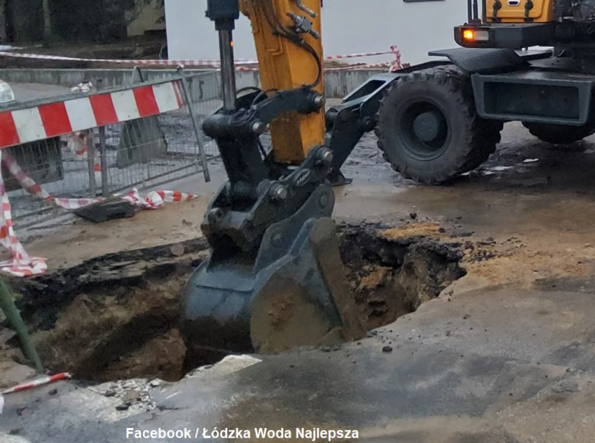 Około 80-90 centymetrów prawdopodobnie miała dziura w drodze na ul. Biegańskiego w Łodzi - nagranie przedstawiające wyrwę w jezdni opublikowała w mediach społecznościowych strona LDZ Zmotoryzowani Łodzianie. Głos w tej sprawie zabrał Zakład Wodociągów i Kanalizacji Sp. z o.o. w Łodzi.