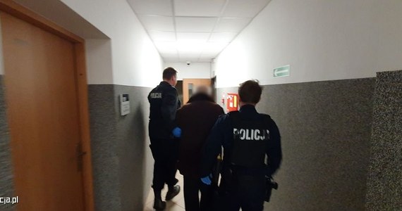 Policjanci rozbili szajkę, która przez kilka miesięcy okradła seniorów z Gryfic, Kołobrzegu, Goleniowa i Szczecina. Podejrzani: mężczyzna i dwie kobiety byli kompletnie zaskoczeni wizytą mundurowych.   

