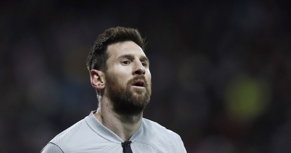 "Ze względu na wiek trudno mi będzie dotrwać do mistrzostw świata w 2026 roku" - przyznał w wywiadzie dla sportowego dziennika argentyńskiego "Diario Ole” 35-letni Lionel Messi. Dodał jednak, że uwielbia grać w piłkę nożną i będzie to robił nadal.