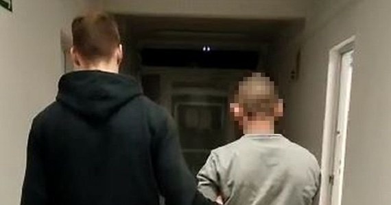 Czterej mężczyźni usłyszeli zarzuty włamania do bankomatu i kradzieży pieniędzy. Urządzenie w jednym z marketów w Głogowie na Dolnym Śląsku zostało wysadzone w środę w nocy. Skradziono ponad 90 tysięcy złotych.
