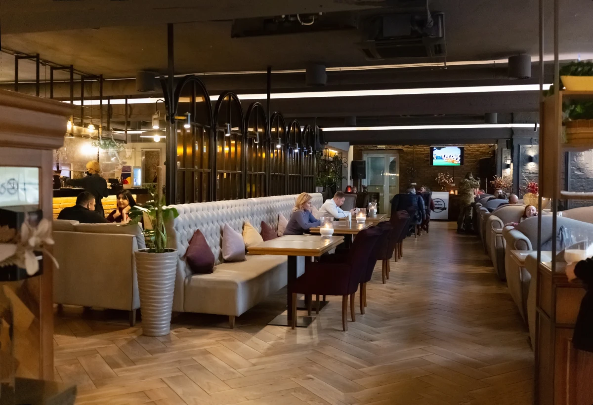 Zamrożenie cen energii powinno pójść dalej - postuluje Północna Izba Gospodarcza w Szczecinie. Rząd chce pomocą objąć piekarnie, ale dopiero od kwietnia. Gigantyczne rachunki za prąd i gaz dobijają nie tylko producentów pieczywa, ale uderzają też w kawiarnie, bary mleczne czy dostawców obiadów domowych.