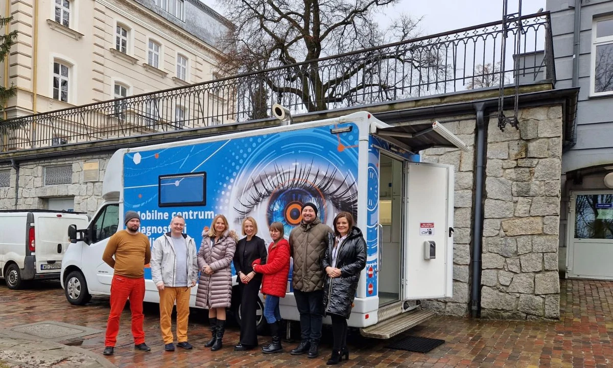 Okobus, czyli mobilny zestaw do diagnostyki dna oka dotarł do Lublina. Wkrótce wyruszy w teren, ale wcześniej trzeba przeszkolić techników i pielęgniarki. 