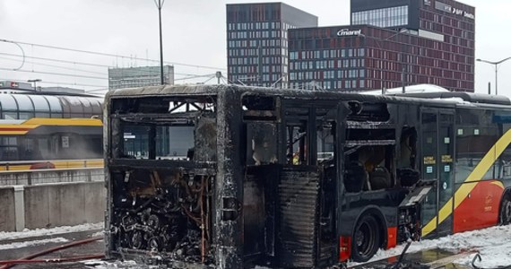 Nikt nie został ranny w wyniku pożaru autobusu zgierskiej komunikacji miejskiej. Do zdarzenia doszło na przystanku przy al. Rodziny Poznańskich w Łodzi.