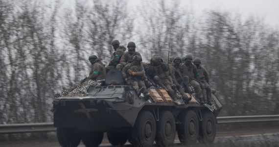 "Ukraińskie wojska odparły szturm na Bachmut" - podaje dowództwo w Kijowie. Tymczasem jak informują analitycy, Rosjanie zwiększają tempo działań w obwodzie ługańskim. 