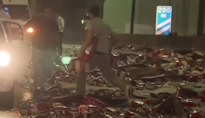 Chile: Przewróciła się ciężarówka z 18 tonami piwa. Mieszkańcy zaczęli kraść alkohol