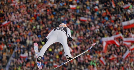 Dawid Kubacki zajął trzecie miejsce w konkursie Pucharu Świata w Willingen. Zwyciężył Norweg Halvor Egner Granerud. Na drugim miejscu uplasował się Słoweniec Anze Lanisek. Tuż poza podium znalazł się Piotr Żyła.  