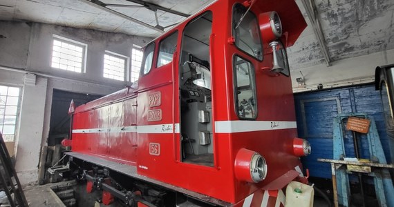 Kilka lat temu Towarzystwo Wyrzyska Kolejka Powiatowa w Białośliwiu rozpoczęło remont lokomotywy. To pojazd rumuńskiej produkcji typu L30h, nazwany przez kolejarzy "Rubinkiem".