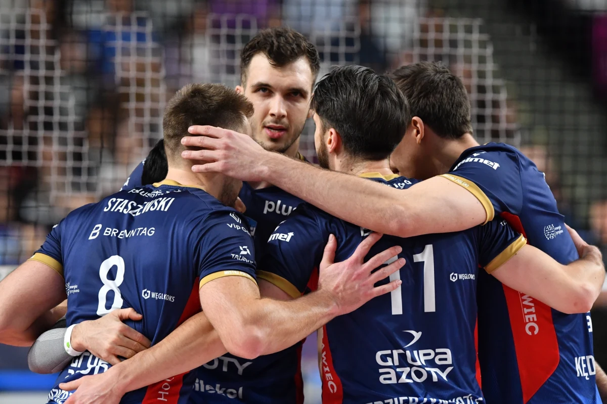 Stołeczny Torwar był świadkiem utrzymania doskonałej, trwającej od grudnia zwycięskiej serii Projektu Warszawa. Gospodarze pokonali Grupę Azoty ZAKSĘ Kędzierzyn-Koźle 3:1.