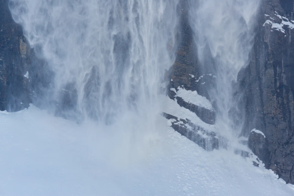 Dwie osoby zginęły zasypane przez lawiny w Austrii. Eksperci zaapelowali do miłośników sportów zimowych o zachowanie ostrożności. Z powodu silnego wiatru i opadów śniegu w dużej części Austrii wydano ostrzeżenie przed lawinami.
