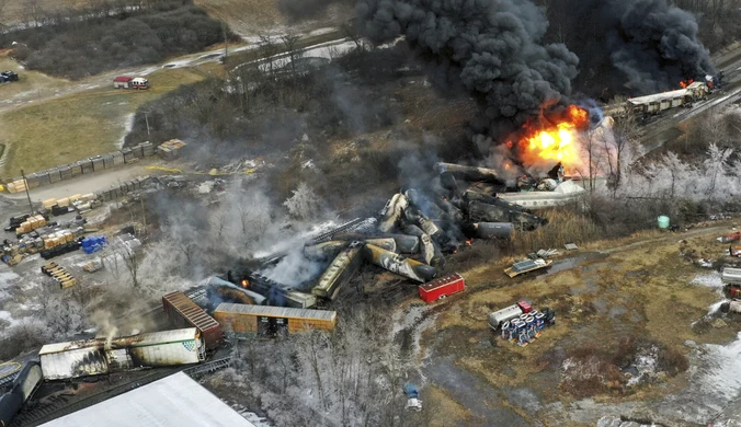 USA: Pożar wykolejonego pociągu. Stan wyjątkowy i ewakuacja mieszkańców