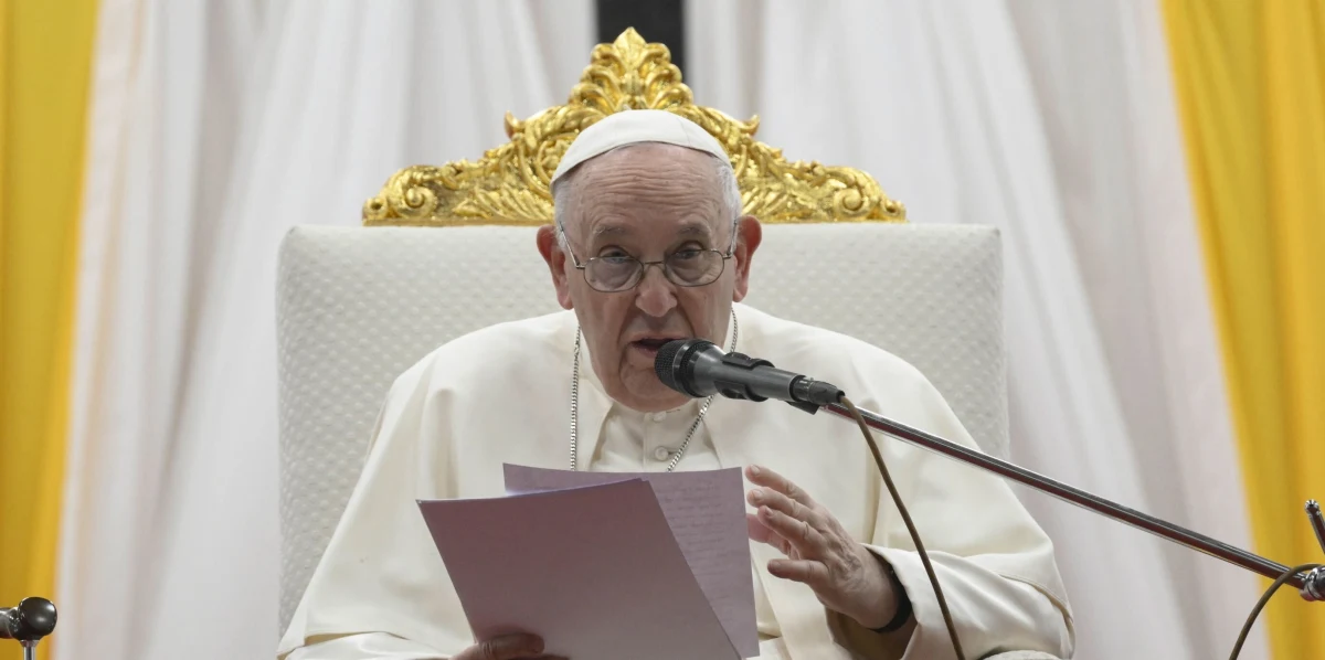 Na zakończenie wizyty w Sudanie Południowym papież Franciszek odprawił w stolicy kraju Dżubie mszę, w której uczestniczyło ponad 100 tysięcy osób. Odłóżmy broń nienawiści i zemsty - apelował. 