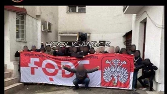 Skandal w Bukareszcie! Polskim kibicom skradziono flagę 