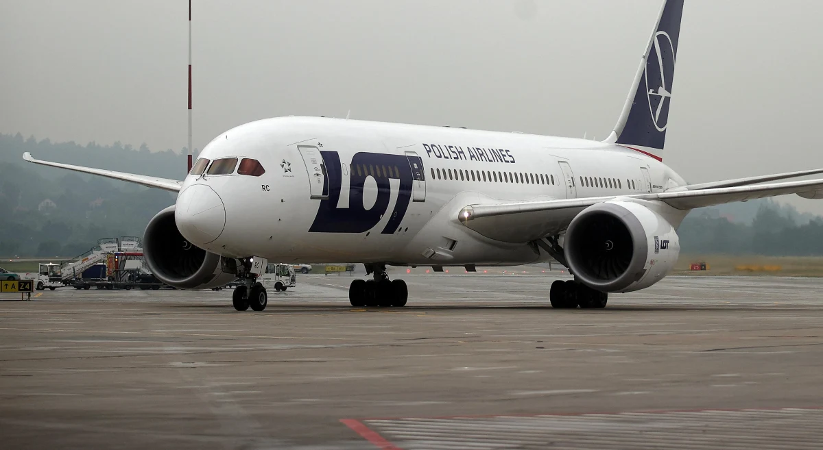 ​Samolot Polskich Linii Lotniczych LOT, który wykonywał rejs z Polski do Zanzibaru, zawrócił na warszawskie lotnisko. Powodem jest usterka maszyny.