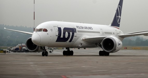 ​Samolot Polskich Linii Lotniczych LOT, który wykonywał rejs z Polski do Zanzibaru, zawrócił na warszawskie lotnisko. Powodem jest usterka maszyny.