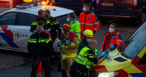 Jedna osoba zginęła a dwie zostały ciężko ranne w wyniku ataku nożownika, do którego doszło w niedzielę w mieście Delft w centralnej Holandii - poinformowała miejscowa policja. Funkcjonariuszom udało się zatrzymać sprawcę dopiero w Belgii.