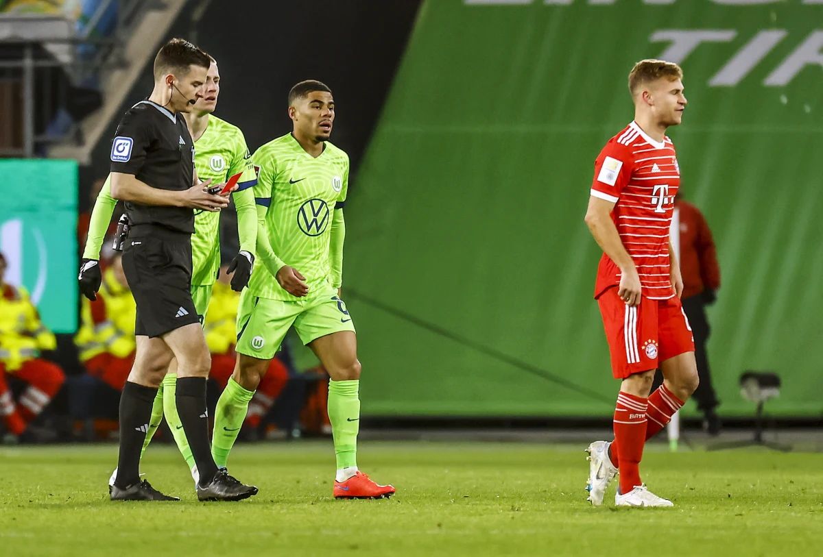Jakub Kamiński zdobył bramkę, ale jego Wolfsburg przegrał u siebie z liderem Bayernem Monachium 2:4 w 19. kolejce. To pierwszy gol piłkarza reprezentacji Polski w niemieckiej ekstraklasie. Broniący tytułu Bawarczycy odnieśli zaś pierwsze ligowe zwycięstwo w 2023 roku.