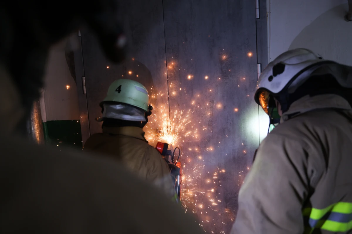 Wojska rosyjskie podejmują działania ofensywne na pięciu kierunkach na wschodzie Ukrainy – powiadomił w niedzielę wieczorem Sztab Generalny Sił Zbrojnych Ukrainy, odnotowując, że w ciągi doby armia Putina przeprowadziła cztery ataki rakietowe na ukraińskie miasta. ​W Tokmaku, w obwodzie zaporoskim, "okupanci wysiedlają mieszkańców, a do ich domów wprowadzają się kolaboranci" - podaje ukraiński sztab.