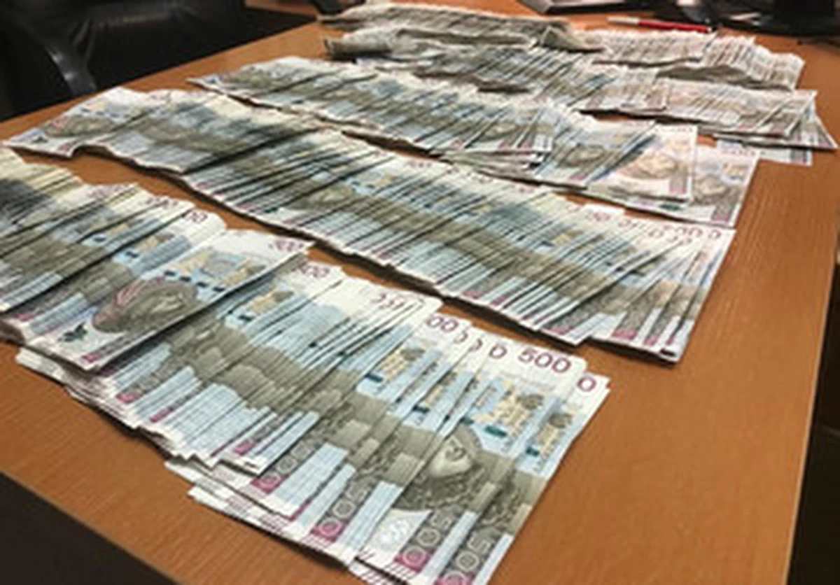 Do sądu trafił akt oskarżenia przeciwko siedmiu członkom zorganizowanej grupy przestępczej, która w latach 2021-2022 działała na terenie Krakowa, Warszawy oraz w innych miast.  Szajka, w skład której wchodzili Polacy i obcokrajowcy, została rozbita dzięki ścisłej współpracy krakowskich policjantów oraz Prokuratury Krajowej.