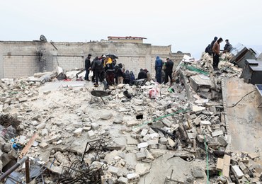Wilk: Leżącym pod gruzami w Turcji i Syrii grozi hipotermia 