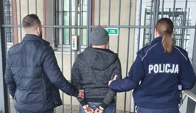 Policja spisała 57-latka za picie piwa obok sklepu. Był poszukiwany