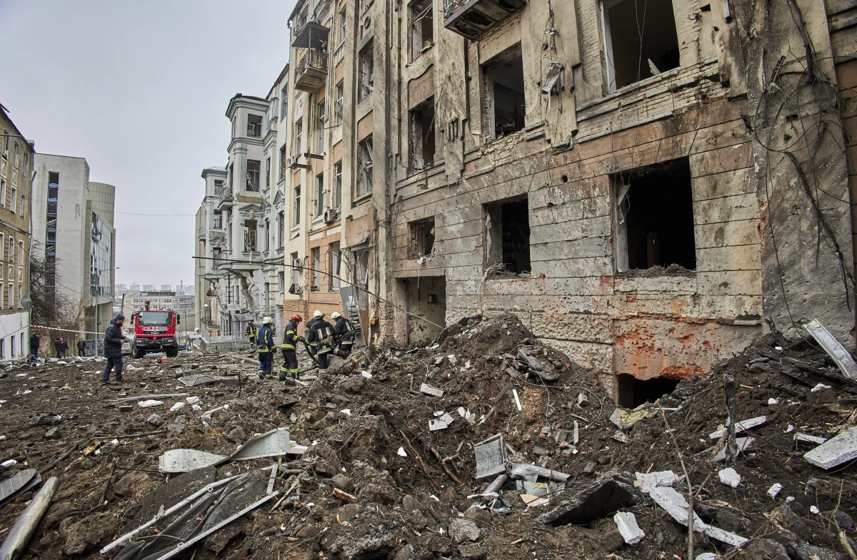 "W miarę wzrostu ryzyka eskalacji na Ukrainie, świat zmierza z szeroko otwartymi oczami w kierunku wojny na szerszą skalę" - oświadczył sekretarz generalny ONZ w przemówieniu, w którym przedstawił priorytety organizacji na rok 2023. Dodał, że "ludzkość nigdy nie była tak blisko końca świata i teraz jest 90 sekund przed północą".