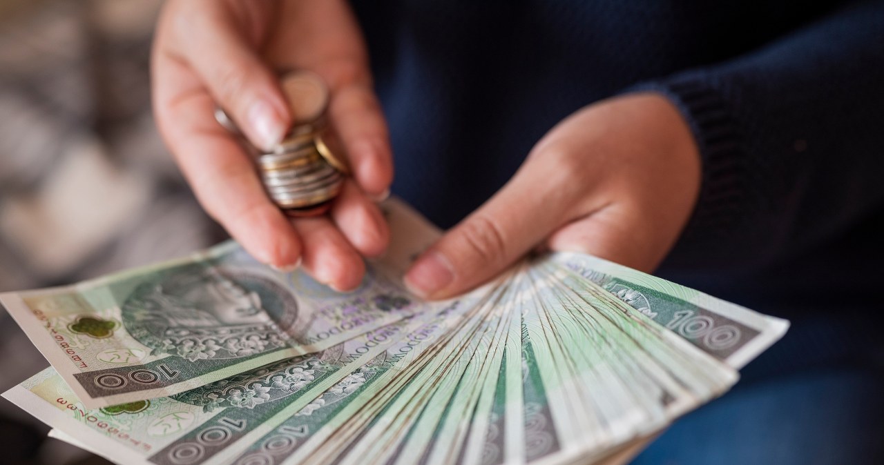 Zarabiają średnio 13 tys. zł brutto. Na czele ich bolączek są niskie płace