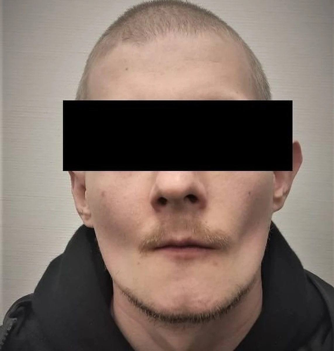 Polscy policjanci we współpracy z funkcjonariuszami z Norwegii zatrzymali 34-letniego Damiana T., który był poszukiwany za liczne przestępstwa seksualne.  "Bestia", by uniknąć wymiaru sprawiedliwości od lat ukrywał się poza granicami naszego kraju.