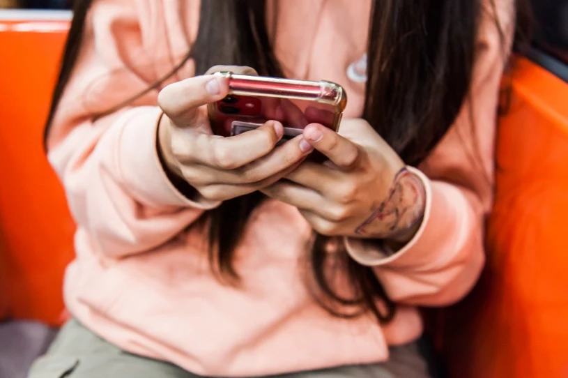 Chce zakazu mediów społecznościowych do 16 lat. Petycja trafiła do Senatu