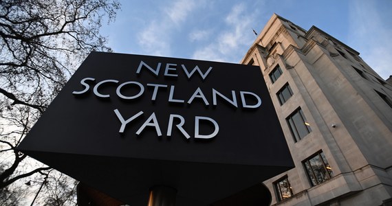 Były funkcjonariusz londyńskiej policji metropolitalnej 48-letni David Carrick został skazany na 36 kar dożywotniego więzienia za 85 popełnionych przestępstw, w tym za gwałty popełniane na kobietach między 2003 a 2020 rokiem. Seryjny gwałciciel ma zgodnie z wyrokiem spędzić w więzieniu co najmniej 30 lat. 