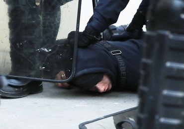 Starcia w Paryżu. Skrajnie lewicowe bojówki zaatakowały policjantów