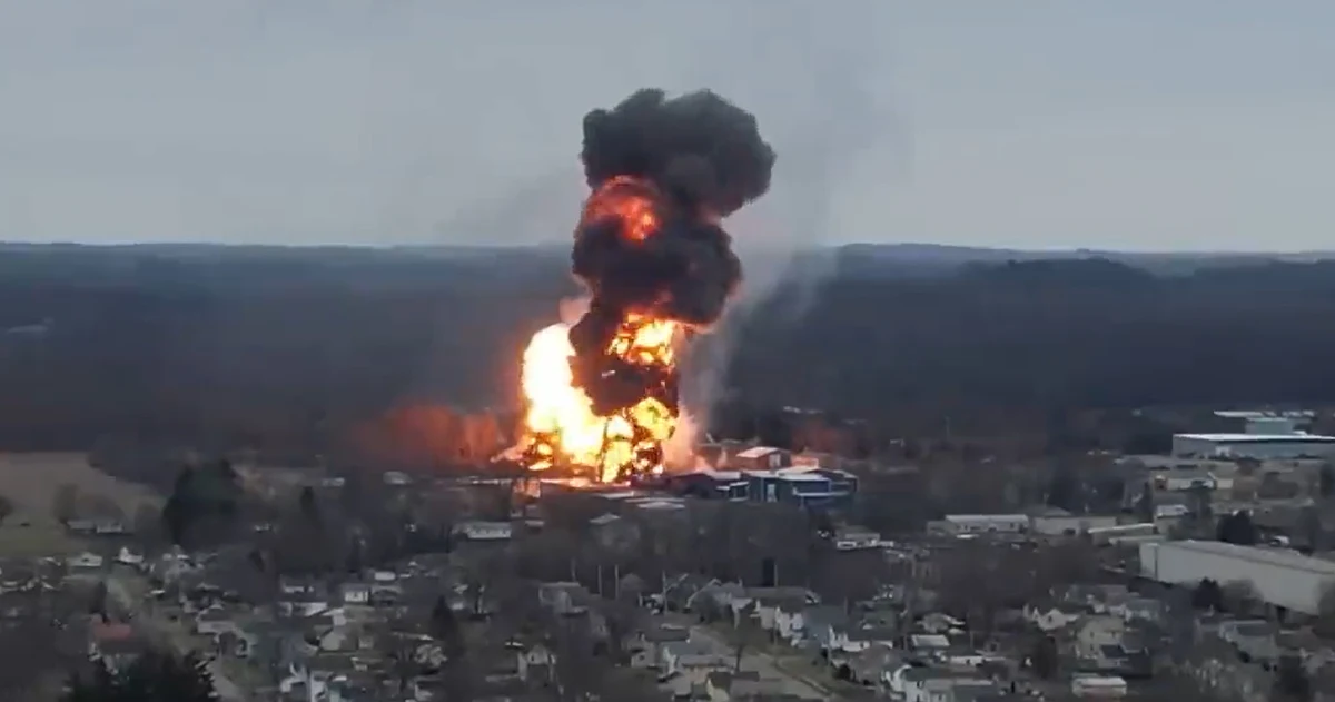 Władze East Palestine w stanie Ohio w USA wezwały we wtorek do natychmiastowej ewakuacji mieszkańców, którzy nie podporządkowali się nakazowi wydanemu z powodu śmiercionośnych potencjalnie skutków katastrofy pociągu Norfolk Southern. Niektóre wagony wciąż płoną i niebezpieczeństwo wybuchu nie ustało.