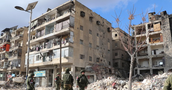 Rząd Wielkiej Brytanii poinformował, że natychmiast po trzęsieniu ziemi siły reżimu Baszszara al-Asada zbombardowały miasto będące w rękach antyrządowych syryjskich rebeliantów.
