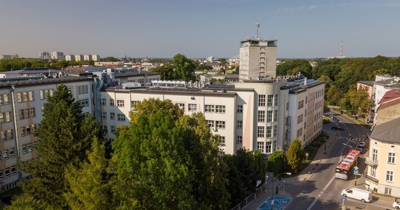 Uniwersytecki Szpital Kliniczny w Rzeszowie organizuje białą sobotę i rozpoczyna zapisy na badania. Będzie można wykonać bezpłatnie cytologię, mammografię, USG piersi, RTG klatki piersiowej i testy laboratoryjne.