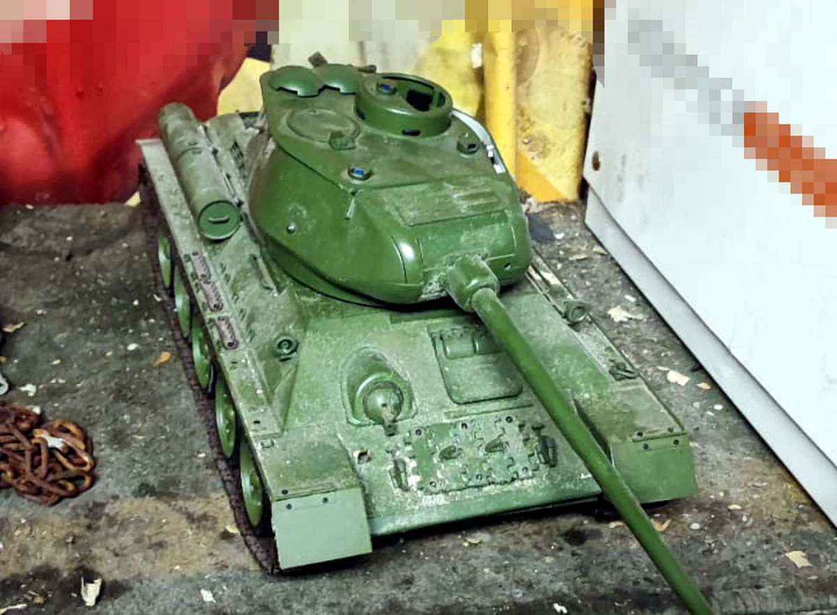 46-letni mieszkaniec gminy Mińsk Mazowiecki zgłosił kradzież nietypowego przedmiotu. Chodziło o czołg kolekcjonerski - poinformował w  środę sierż. szt. Patryk Wiśniewski z KPP w Mińsku Mazowieckim. Dodał, że mińscy kryminalni już następnego dnia zatrzymali 41-latka podejrzanego o kradzież. Mężczyzna ukrył czołg w budynku gospodarczym.