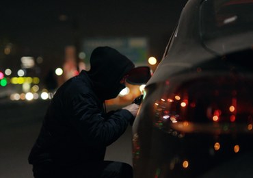 Cięli auta na części i sprzedawali. 24-latek i 45-latek zatrzymani