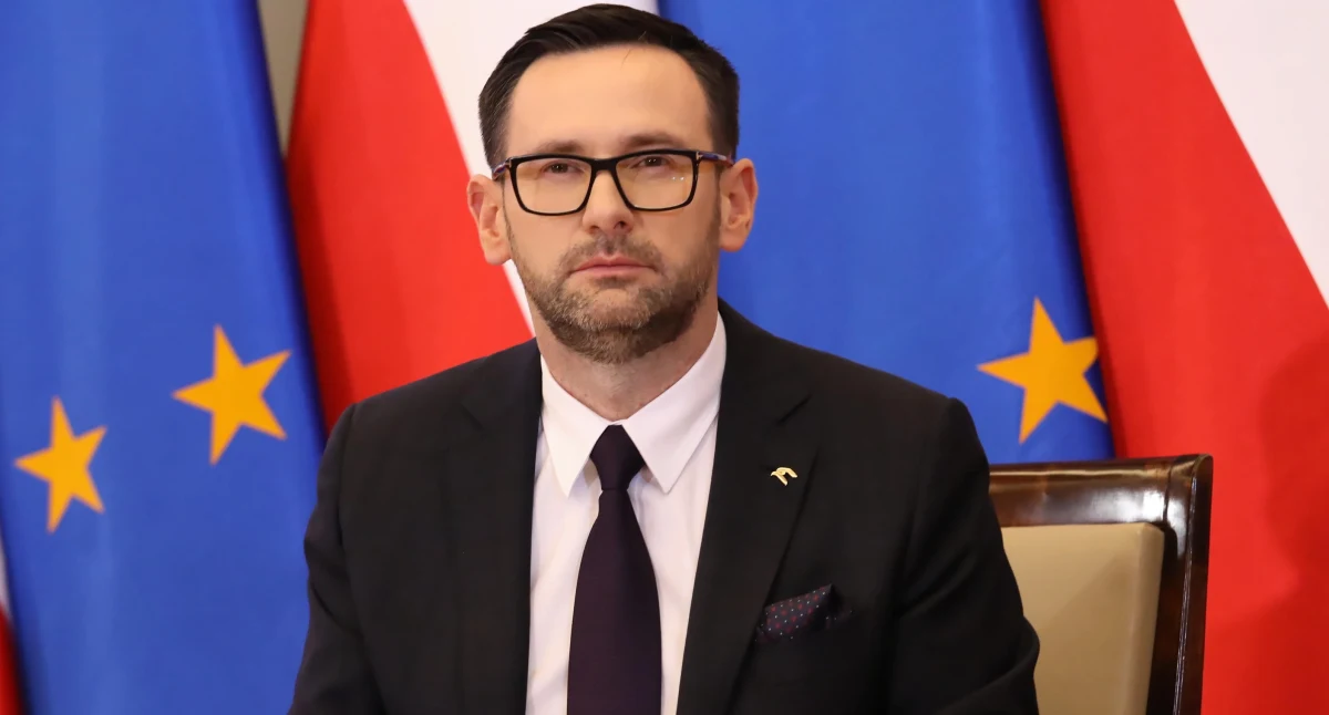 Orlen przekaże w 2023 r. 14 mld zł na zamrożenie cen gazu m.in. dla gospodarstw domowych i podmiotów wrażliwych - poinformował na Twitterze prezes PKN Orlen Daniel Obajtek. To wymierna pomoc, która zapewnia milionom Polaków tańsze koszty ogrzewania - podkreślił.