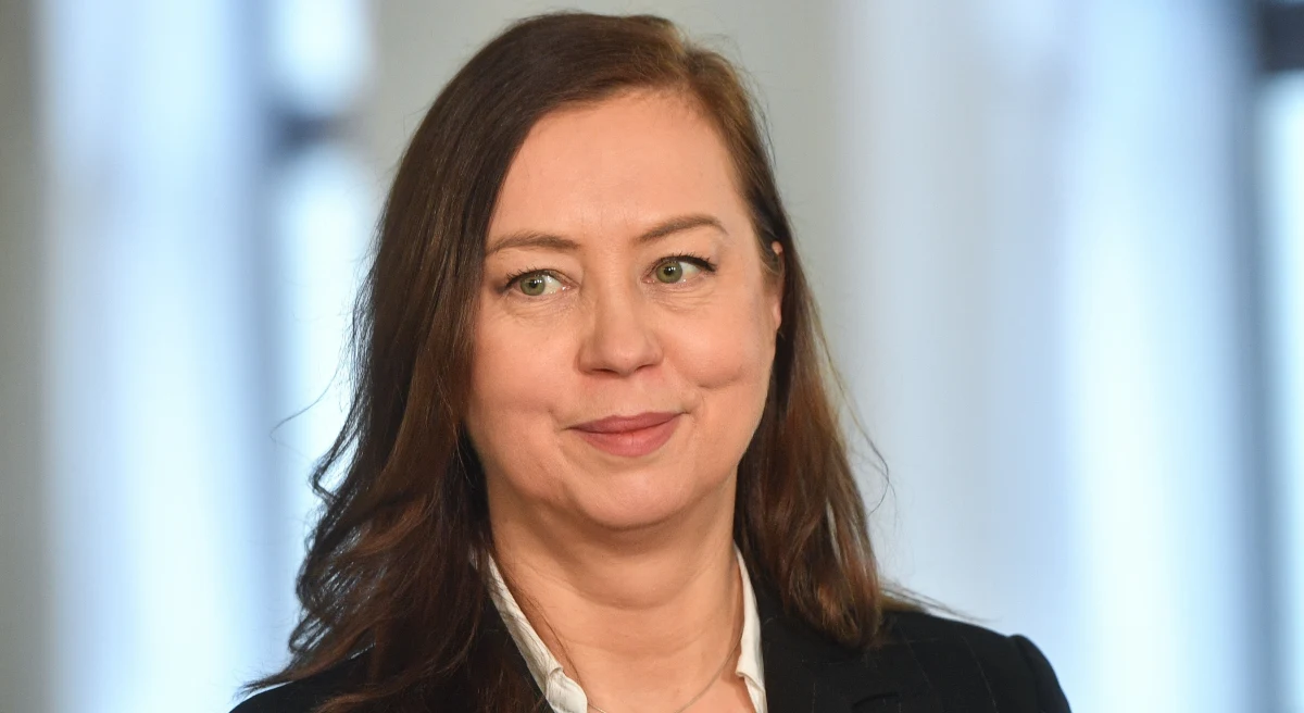 ​Hanna Gill-Piątek poinformowała w środę, że wystąpiła z Polski 2050. Jednym z powodów, jak wyjaśniła, jest rezygnacja ugrupowania Szymona Hołowni z budowania jednej wspólnej listy opozycji.