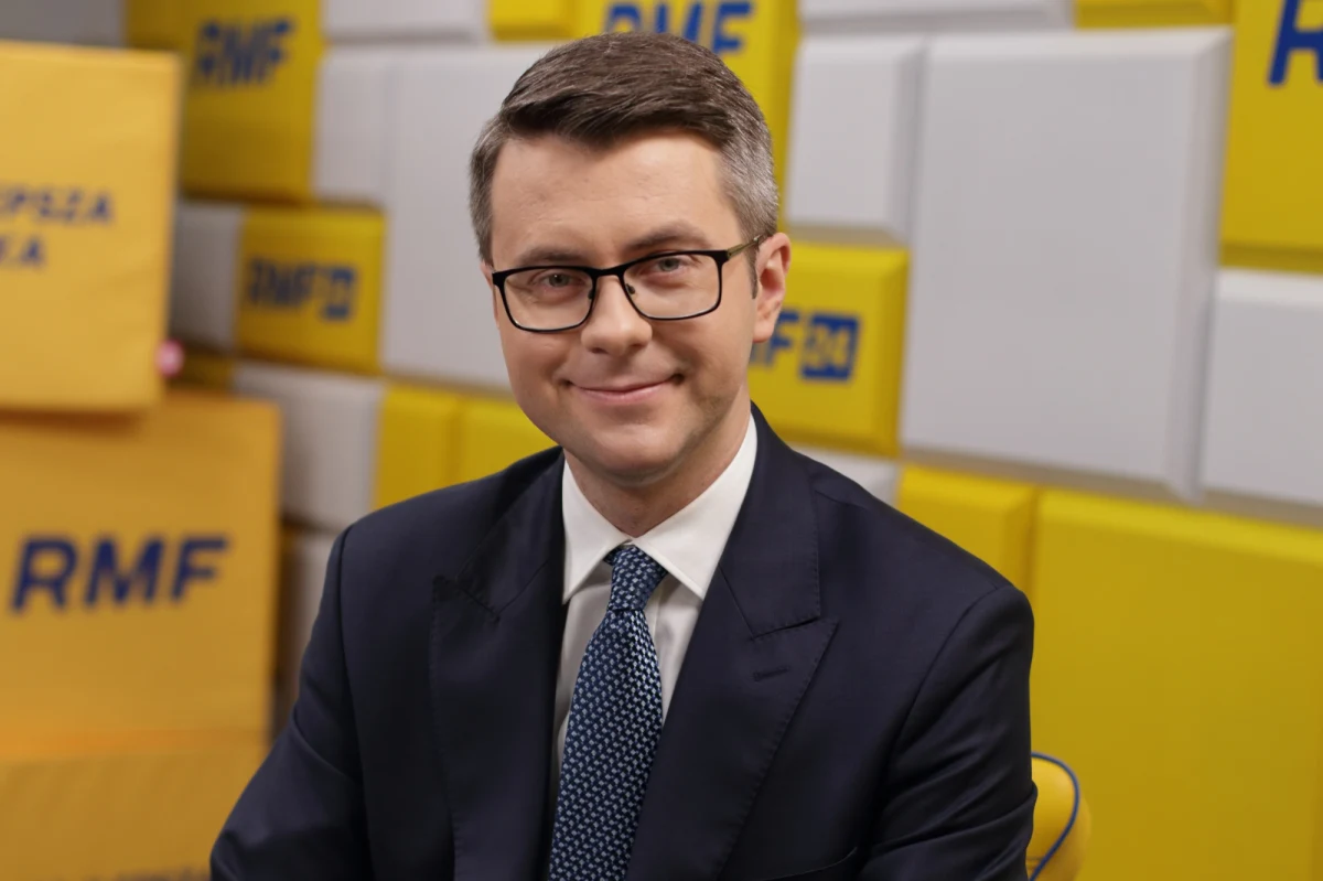 "Liczę, że na tym posiedzeniu Sejmu ustawa wiatrakowa zostanie przegłosowana. Dłuższa dyskusja nic tu już nie zmieni. Nieprzyjęcie tej ustawy to utrzymanie aktualnego rozwiązania, czyli, krótko mówiąc, ograniczającego możliwość stawiania wiatraków" - powiedział w Rozmowie w południe w RMF FM Piotr Müller. Rzecznik rządu podkreślił, że jest przekonany, iż w Sejmie będzie większość do uchwalenia zmian w ustawie wiatrakowej.